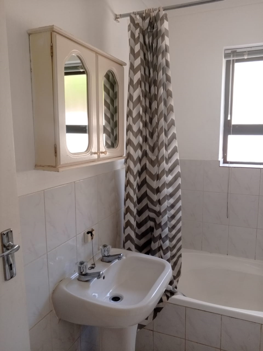 To Let 3 Bedroom Property for Rent in Mountainside Western Cape